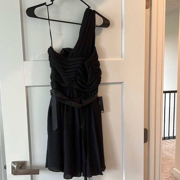Express one-shoulder cocktail dress. Black. Size 0. NWT. - Picture 2 of 6